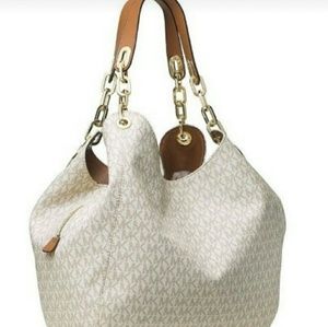 **PRICE DROP! Authentic MK Purse Vanilla